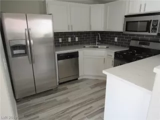 Photo #3: 2074970 Listing 