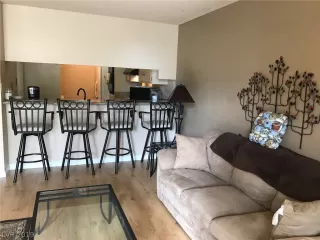 Photo #4: 2074975 Listing 