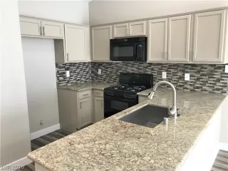 Photo #3: 2074982 Listing 