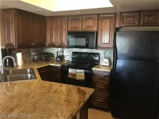 Photo #2: 2075002 Listing