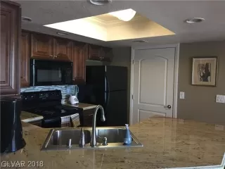 Photo #3: 2075002 Listing