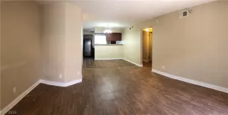 Photo #5: 2075140 Listing