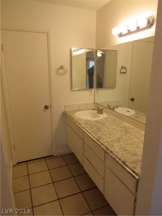 Photo #6: 2075301 Listing 