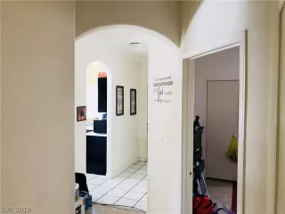 Photo #4: 2075351 Listing