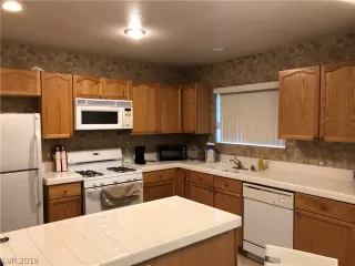 Photo #2: 2075352 Listing