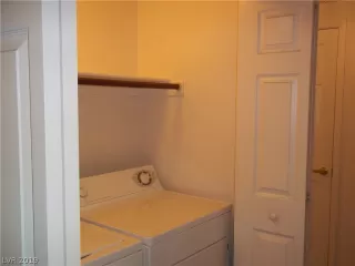 Photo #5: 2075352 Listing