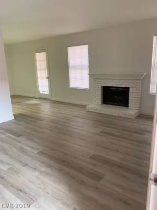 Photo #4: 2075363 Listing 