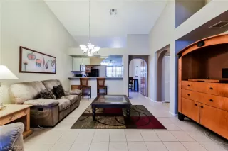 Photo #5: 2075385 Listing 