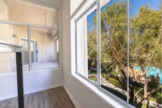 Photo #5: 2075409 Listing 