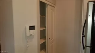 Photo #6: 2075458 Listing