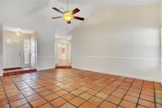 Photo #6: 2075466 Listing