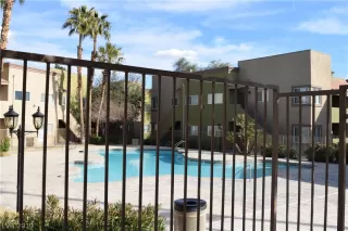 Photo #4: 2075495 Listing