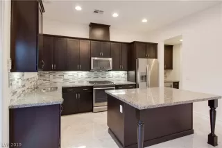 Photo #3: 2075582 Listing 