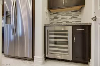 Photo #6: 2075582 Listing 