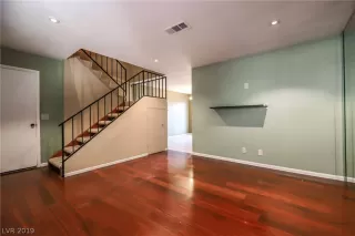 Photo #2: 2075653 Listing