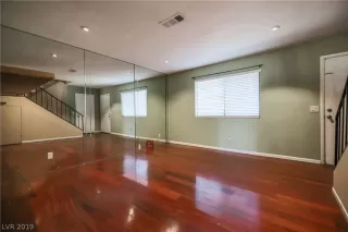 Photo #4: 2075653 Listing