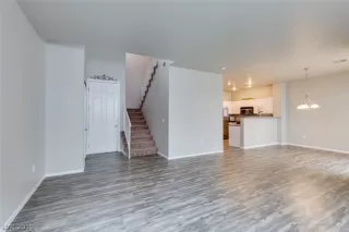 Photo #4: 2075670 Listing 