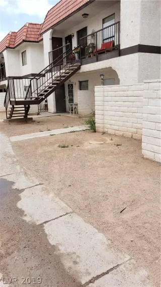 Photo #5: 2075721 Listing 