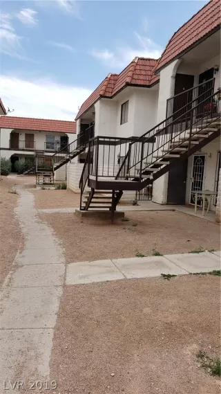 Photo #6: 2075721 Listing 