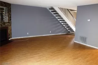 Photo #2: 2075764 Listing