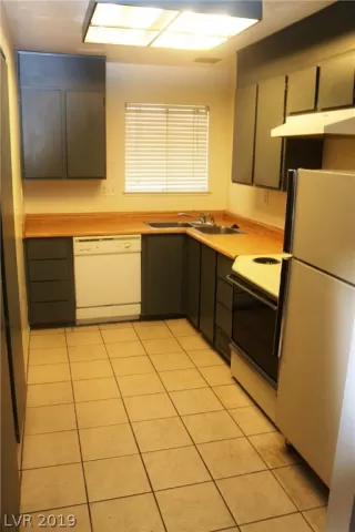 Photo #4: 2075764 Listing