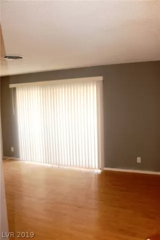 Photo #5: 2075764 Listing