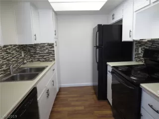 Photo #5: 2075802 Listing