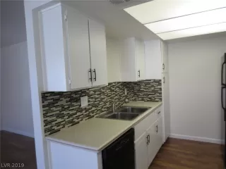 Photo #6: 2075802 Listing