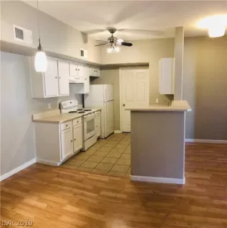 Photo #3: 2075823 Listing