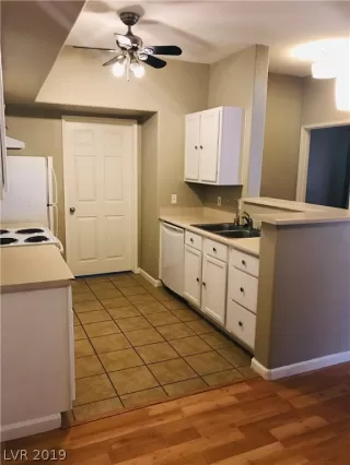 Photo #4: 2075823 Listing