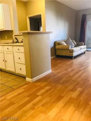 Photo #5: 2075823 Listing