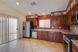 Photo #5: 2075834 Listing 