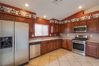 Photo #6: 2075834 Listing 