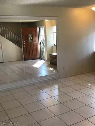 Photo #3: 2075913 Listing 