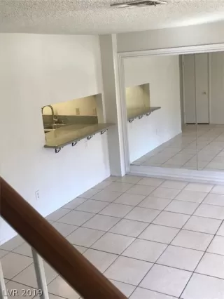 Photo #5: 2075913 Listing 