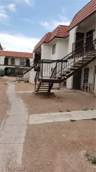 Photo #6: 2075917 Listing 