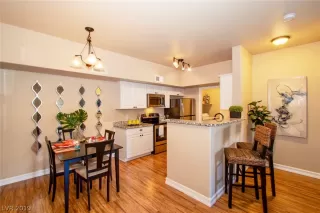 Photo #2: 2075996 Listing 