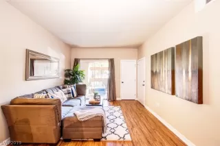 Photo #3: 2075996 Listing 