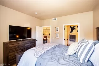 Photo #5: 2075996 Listing 