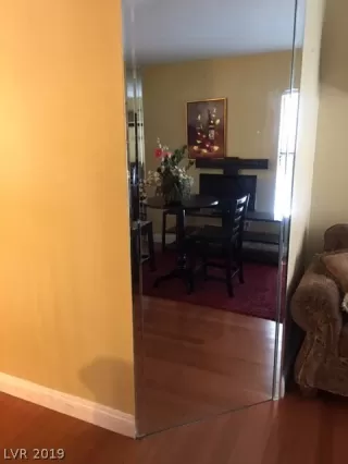 Photo #3: 2076009 Listing