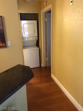 Photo #4: 2076009 Listing