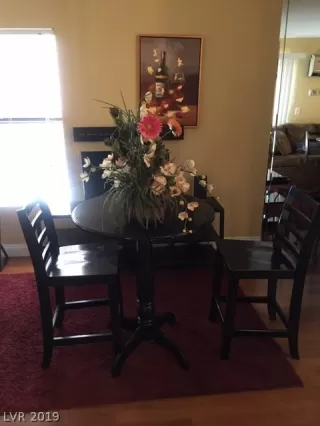 Photo #5: 2076009 Listing