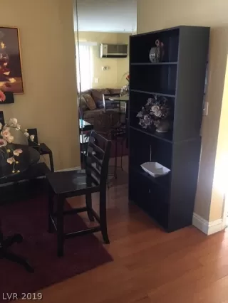 Photo #6: 2076009 Listing