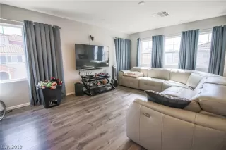 Photo #3: 2076048 Listing