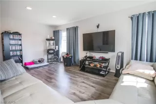 Photo #4: 2076048 Listing