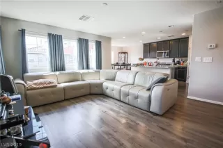 Photo #5: 2076048 Listing