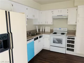 Photo #4: 2076122 Listing