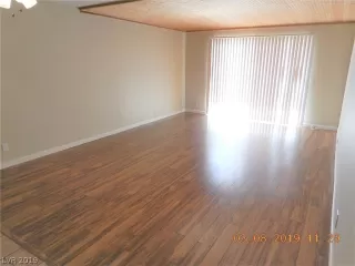 Photo #4: 2076143 Listing 