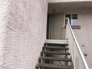 Photo #4: 2076176 Listing 