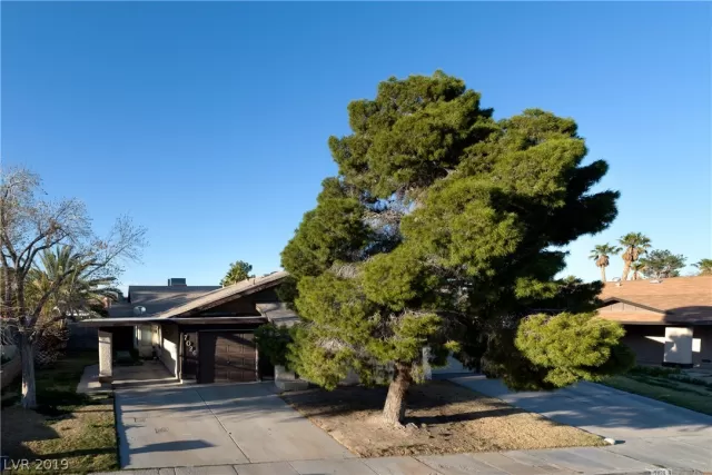 MLS: 2076262 Condo For Sale